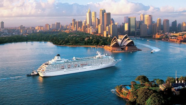 Crystal Symphony sailing into Sydney.