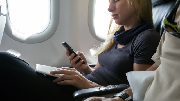 Australia's two major airlines are competing to offer Wi-Fi to passengers.