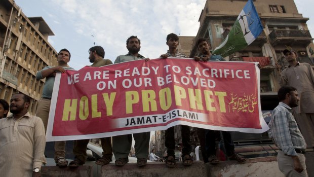 Supporters of Pakistani religious party Jamat-e-Islami rally for Mumtaz Qadri in Karachi last week. 