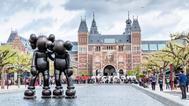 The Rijksmuseum holds 1 million objects.