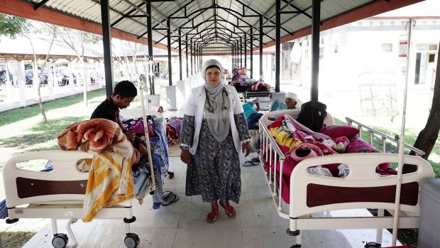 Dr Sri Wahyuzar treats patients outside a Pidi Jaya hospital in quake-devastated Pidie Jaya.