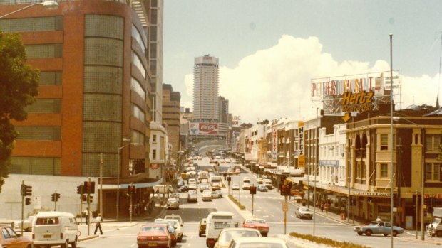 A photo of the sign at the top of William Street, around 1975.