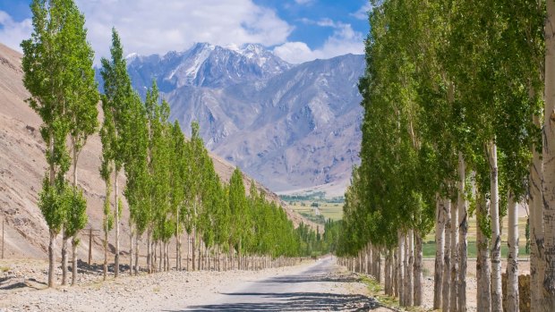 The Wakhan valley near Ishkashim with a view into Afghanistan, Tajikistan.