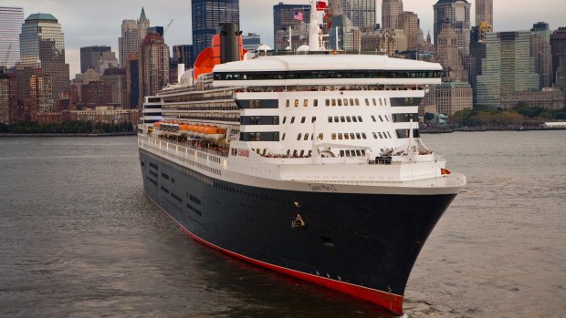 Queen Mary II leaves New York.