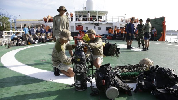 Indonesian navy divers prepare to take part in the search of the crash site.