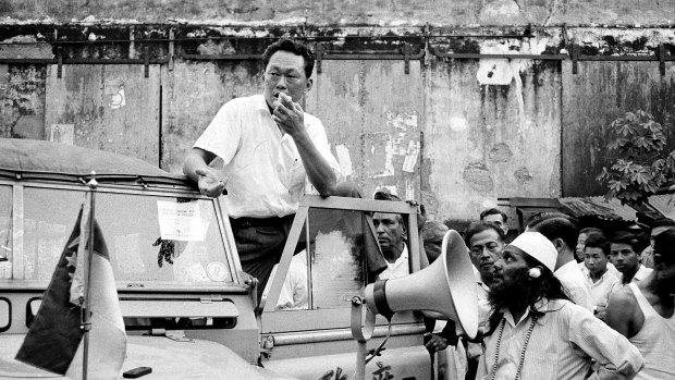 Lee Kuan Yew addresses a crowd in 1964.