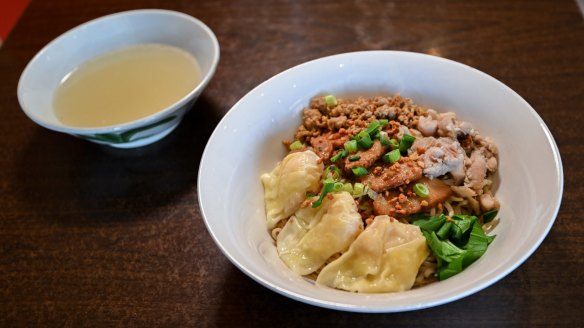 Mie medan (noodles with roast pork, pork mince, chicken, greens and prawn wontons).