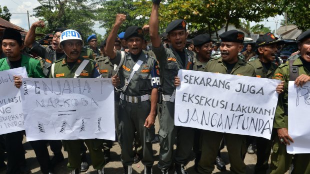 Protesters outside the Nusakambangan island prison on March 12 demand the Indonesian government expedite the executions of death row drug traffickers, including the Bali nine pair Andrew Chan and Myuran Sukumaran.