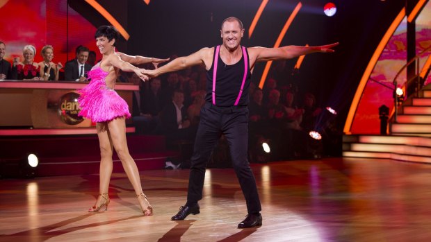 Larry Emdur tears up the dancefloor on the season premiere of <i>Dancing With The Stars</i>. He didn't get the biggest cheers.