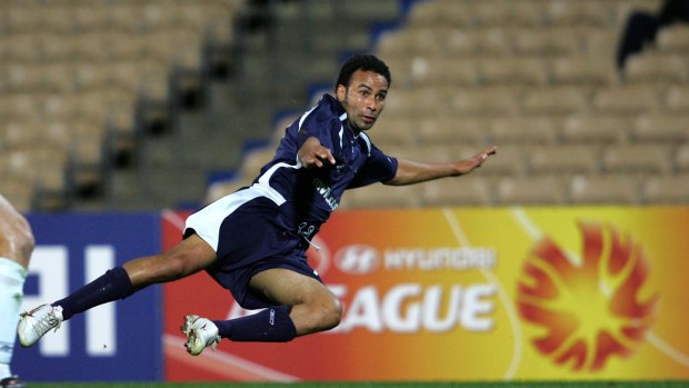 Archie Thompson in action for Victory during the 2005 pre-season.