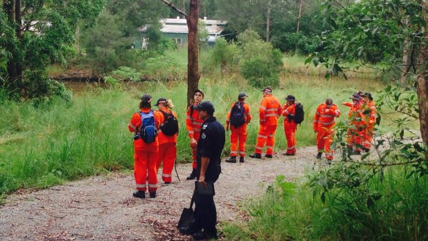 SES volunteers search the Gold Coast hinterland property owned by Ricki-Lee Coulter's mother for the remains of missing mother Novy Chardon.