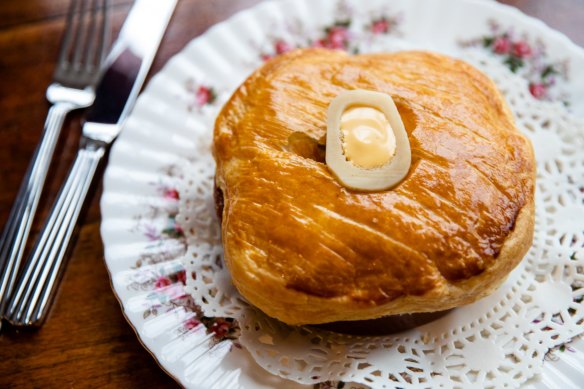 Calves' shin, snail and garlic pie.