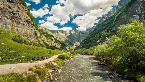 Fer a Cheval (which means horseshoe) is a cirque or ring of cliffs scooped out eons ago by a mighty glacier at the head of the valley. 