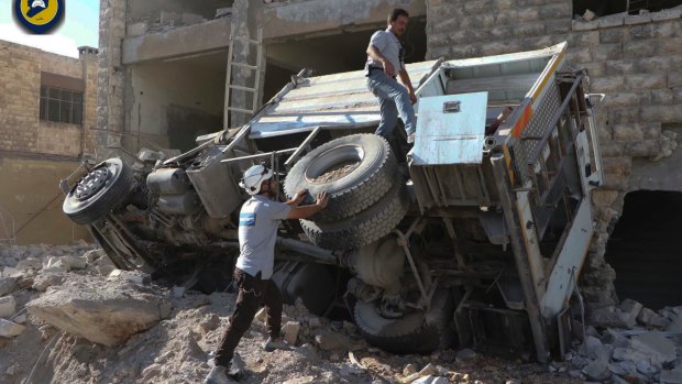 Rescue workers say an intense air bombing campaign has targeted several neighbourhoods in rebel-held part of Aleppo.