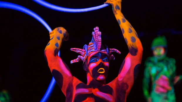 <i>Luminous</i> mixes circus thrills with body painting.