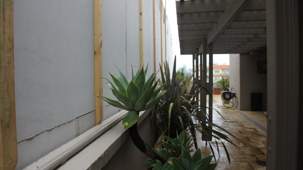 Another controversial development in South PErth blocks light to a neighbour's balcony. 