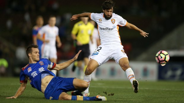 Slider: Nigel Boogaard contests the ball with Thomas Broich.
