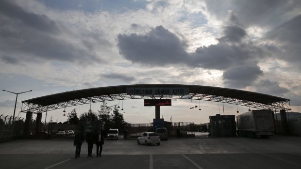 The closed Turkish border crossing with Syria on the outskirts of the town of Kilis, in south-eastern Turkey, on Wednesday.