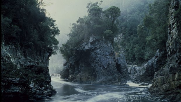 Peter Dombrovskis, Morning Mist Rock Island Bend in Dombrovskis: Journeys into the wild at the National Library of Australia.