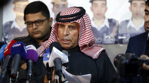 Safi Yousef, the father of Muath al-Kasaesbeh, the Jordanian pilot held by Islamic State, has asked the hardline group to pardon and release his son.