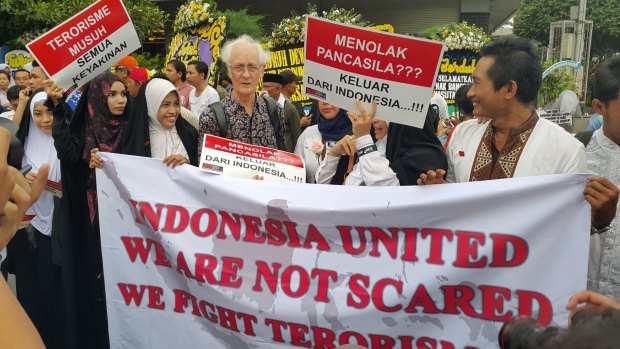 Hundreds of Jakartans rallied against terrorism on Friday night at the site of the Jakarta blasts.