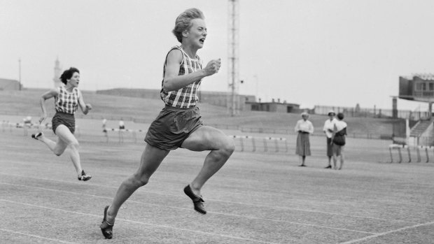 Betty Cuthbert in action during a meeting at the Sydney Sportsground in 1957.