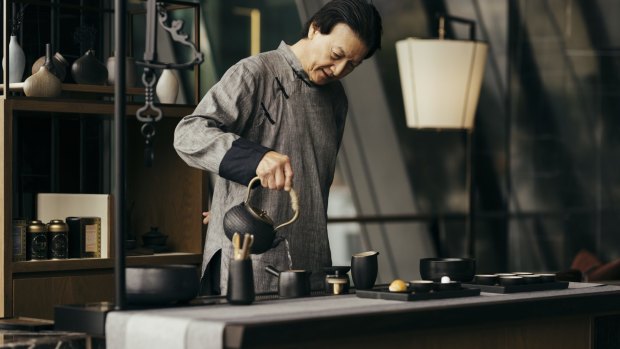 The Clan's in-house tea-master welcomes you with a ritual Chinese tea ceremony.
