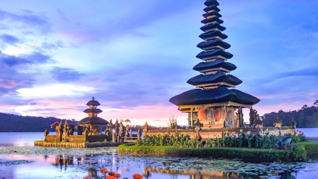 Pura Ulun Danu Bratan Hindu temple on Beratan lake, Bali.