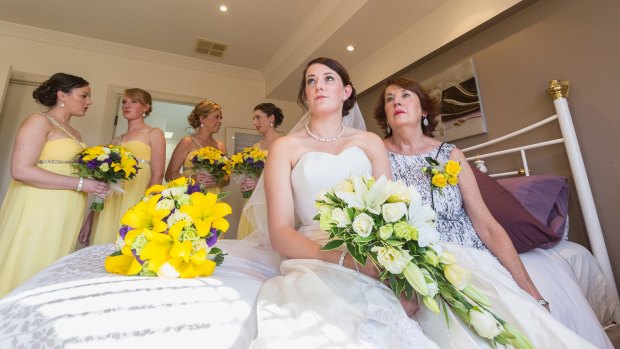 Melbourne bride Kathryn Abbott (to become Kathryn Walker) with bridesmaids who are wearing yellow to honour Stephanie Scott.