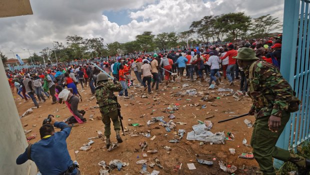 Supporters of Kenyan President Uhuru Kenyatta engage in rock-throwing clashes with police during his presidential inauguration.