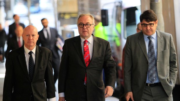 Michael Yabsley (centre) arrives to the ICAC to give evidence in 2014.