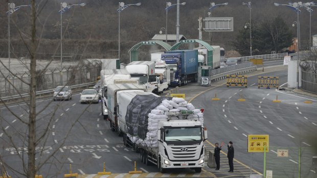 Suspending joint operation: South Korean vehicles returning from North Korea's joint Kaesong Industrial Complex pass the customs office near the border village of Panmunjom.