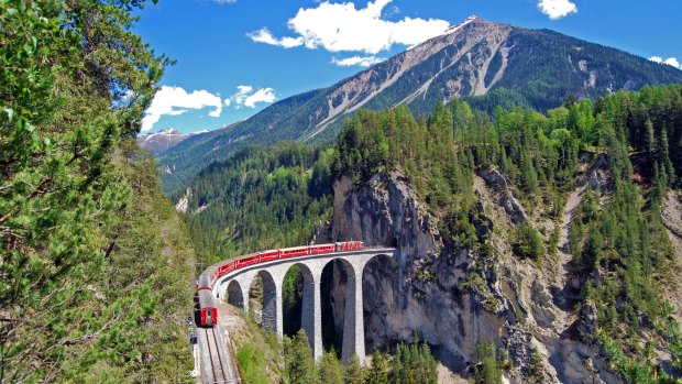 The Landwasser Viaduct is a single track limestone railway viaduct near Filisur in the canton of Graubünden , Switzerland. 