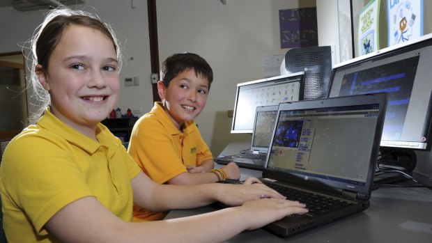 Richardson Primary School year 5 students Illiana Fogerty, 11, and Cody Selig, 10, using the school's computers.