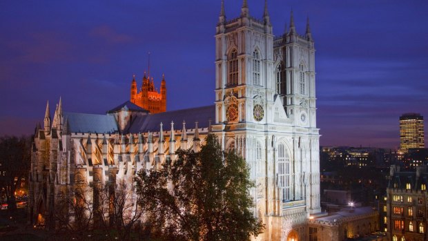 Westminster Abbey lit up at night.