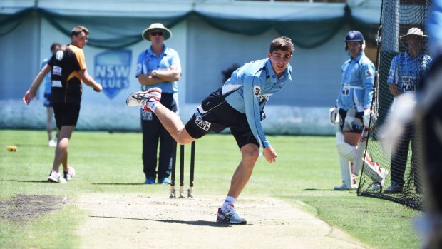 Steaming in: Blues paceman Sean Abbott sends one down with assistant coach Geoff Lawson watching on from the umpire's position.