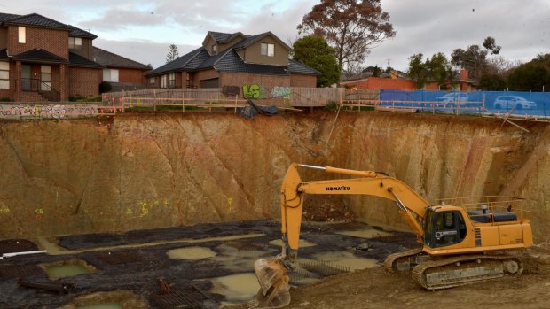 The Mount Waverley pit collapse in July has led Manningham Council to say it has no confidence in the Andrews government's building industry regulator. 