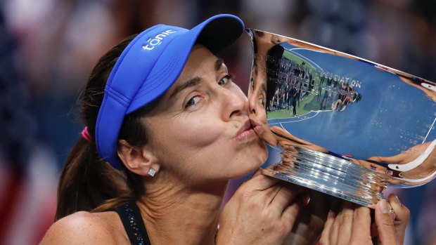 Martina Hingis will retire from tennis for a third time after the WTA Finals in Singapore.