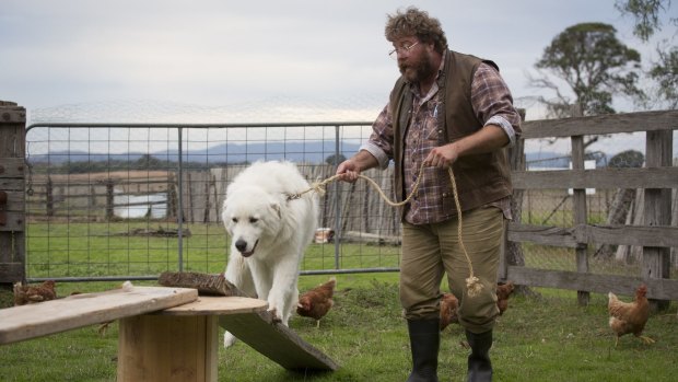 Oddball shows Swampy Marsh (Shane Jacobson) how things are done in the film Oddball.