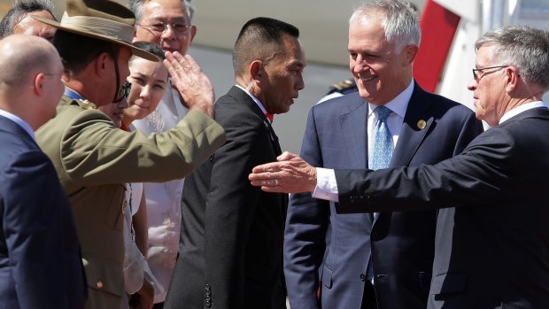 Australian Prime Minister Malcolm Turnbull receives a salute as arrives in Manilla for the the APEC summit.