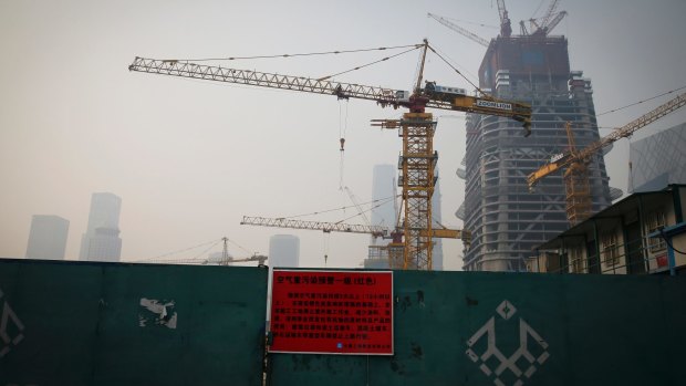 A red alert notice board on the entrance gate of a construction site in Beijing.