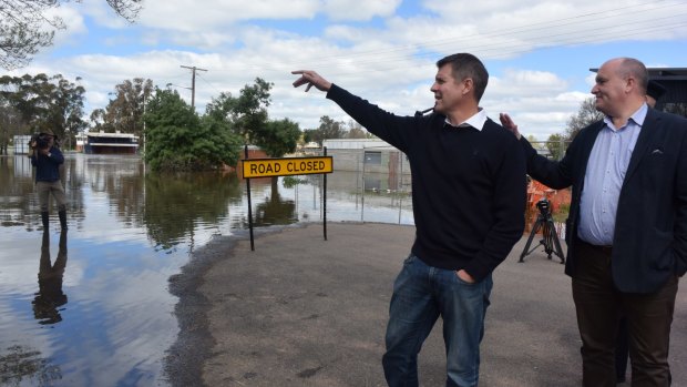 NSW Premier Mike Baird visiting flood-affected Forbes.
