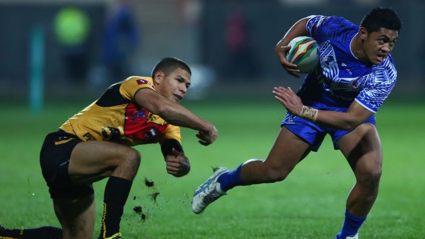 Anthony Milford (R) of Samoa skips the challenge of David Mead (L) of Papua New Guinea during the Rugby League World Cup  in 2013. The Kumuls lost every game.