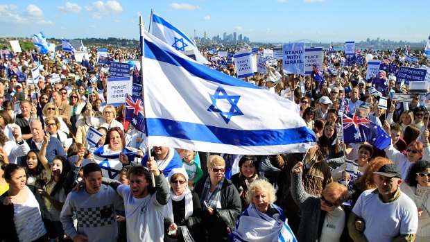 Two crowds, same goal: A pro-Israeli rally in Dover Heights.