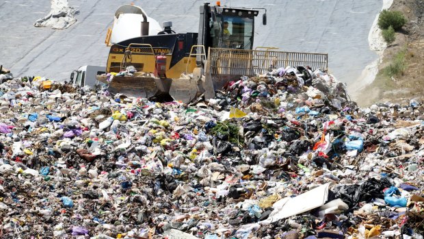 Waste giants are still donating to major political parties in Queensland and throughout Australia.