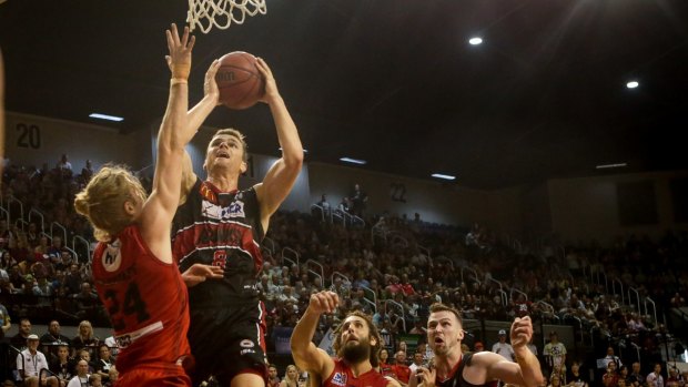 Tight loss: Hawks veteran Kirk Penney goes to the hoop against Perth's Jesse Wagstaff.