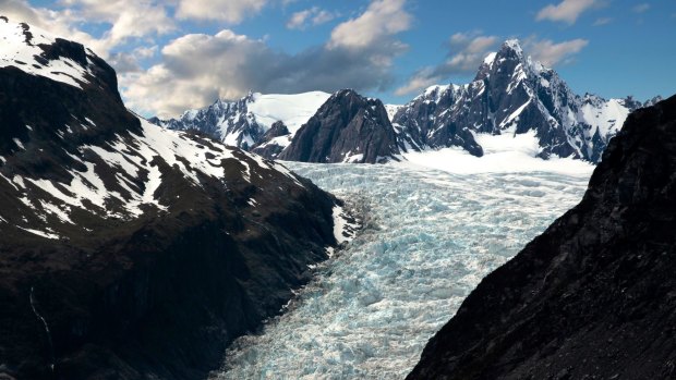 The man was hunting in the Fox Glacier valley when he died.