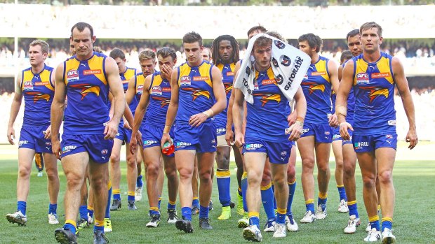 West Coast's Will Scofield uses a towel to keep the heat at bay as the team leave the field at half time.