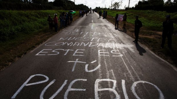 A message written on the road waits for the convoy carrying the ashes of Fidel Castro near Yarigua, Las Tunas, Cuba, on Friday. It reads: "You are our commander, we are your people".