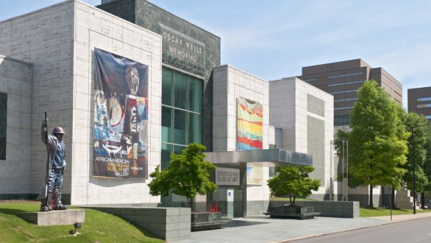 The Birmingham Museum of Art, with the steelworker statue at left.